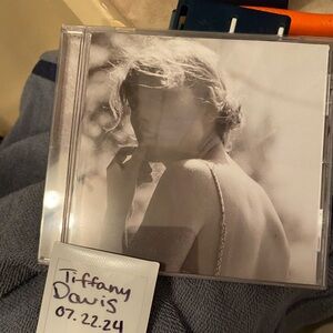 Taylor Swift folklore “Meet Me Behind The Mall” edition